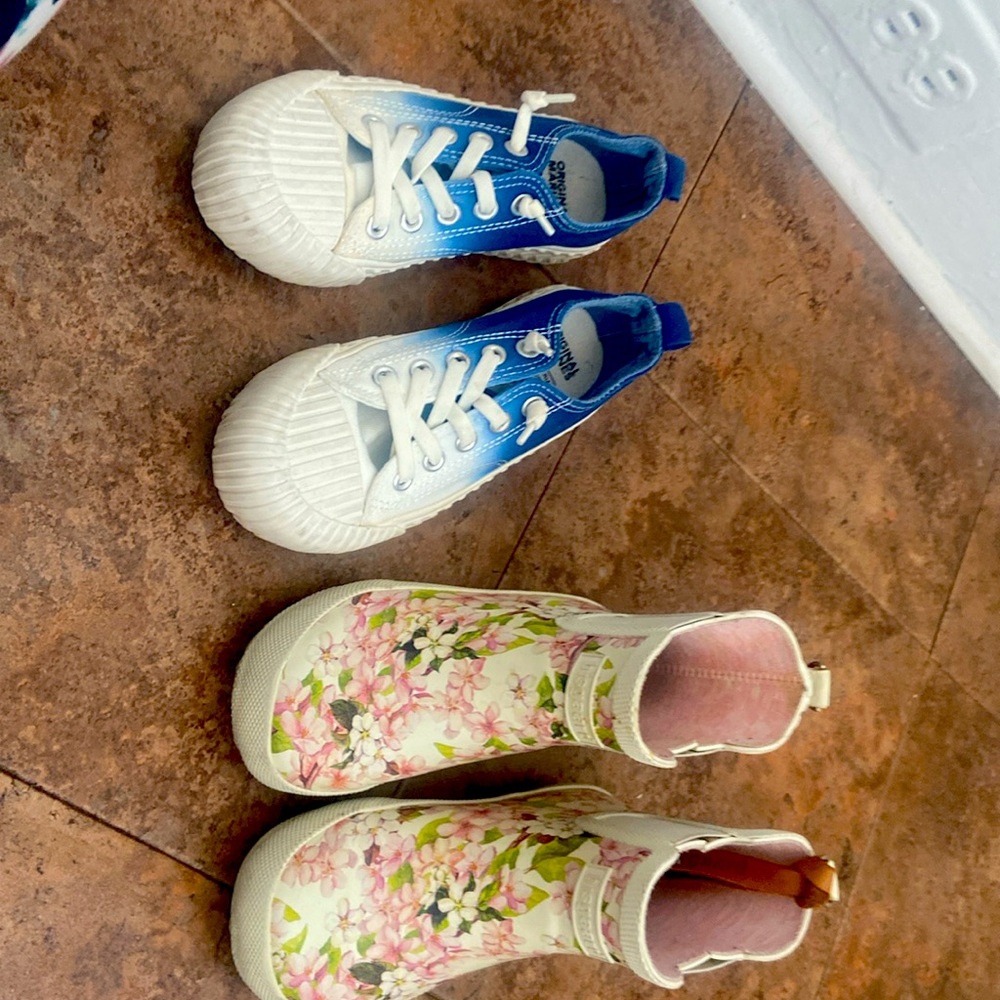Girls sz 28-29 sneakers and rain boots